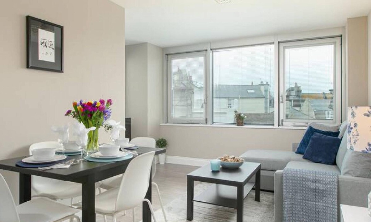 Brighton City Centre Apartment | Spacious Perfect Location Moments Away From Pier