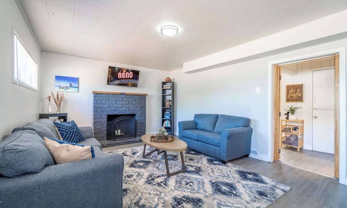 West University House | Spacious Pet-Friendly Retreat 4BR, Grill, 5 Beds