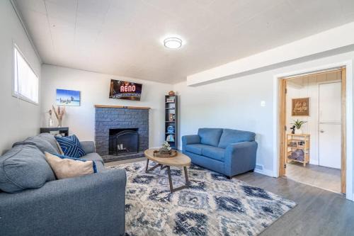 West University House | Spacious Pet-Friendly Retreat 4BR Grill 5 Beds