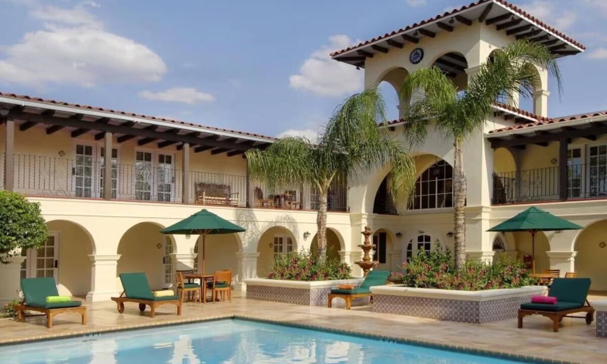 Western Division Hotel | Spacious Pet-Friendly Riverside Suite 3 Units w/Grill & Bar, Pool & Hot Tub