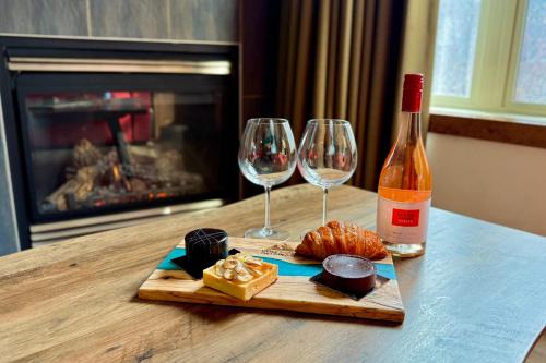 Canmore House | Spacious, Pet Friendly, Townhouse Hot Tub Perfect for Families!