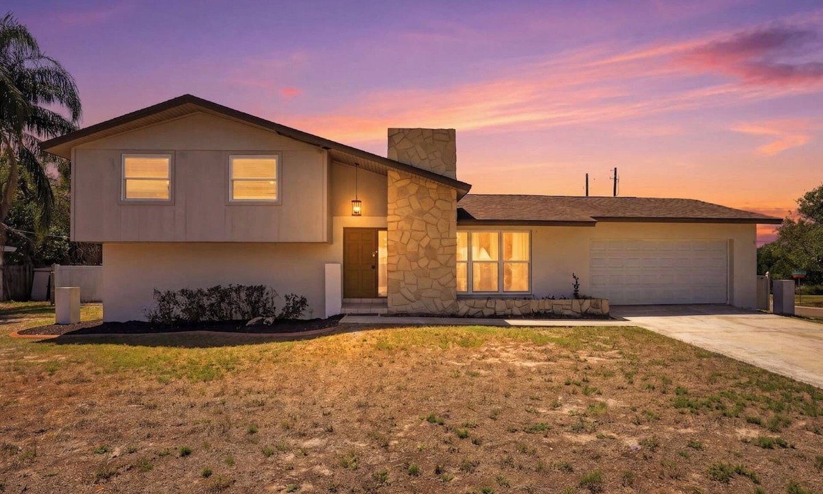 Brandon House | Spacious Pool Home w/Hot Tub | Sleeps 10