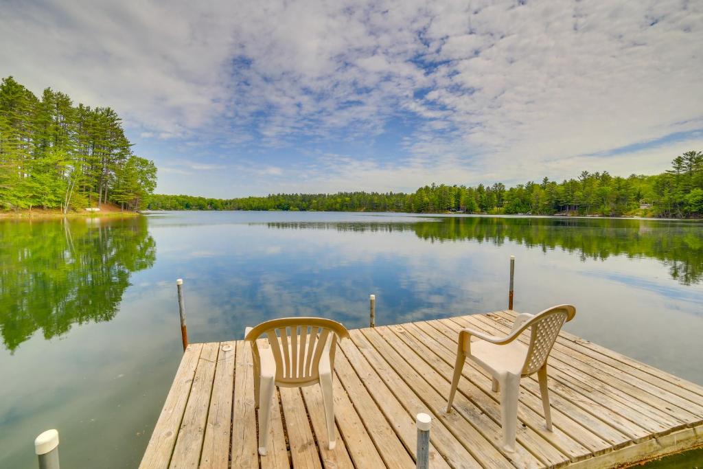 Wetmore House | Spacious Powell Lake Cabin Lake and Trail Access!