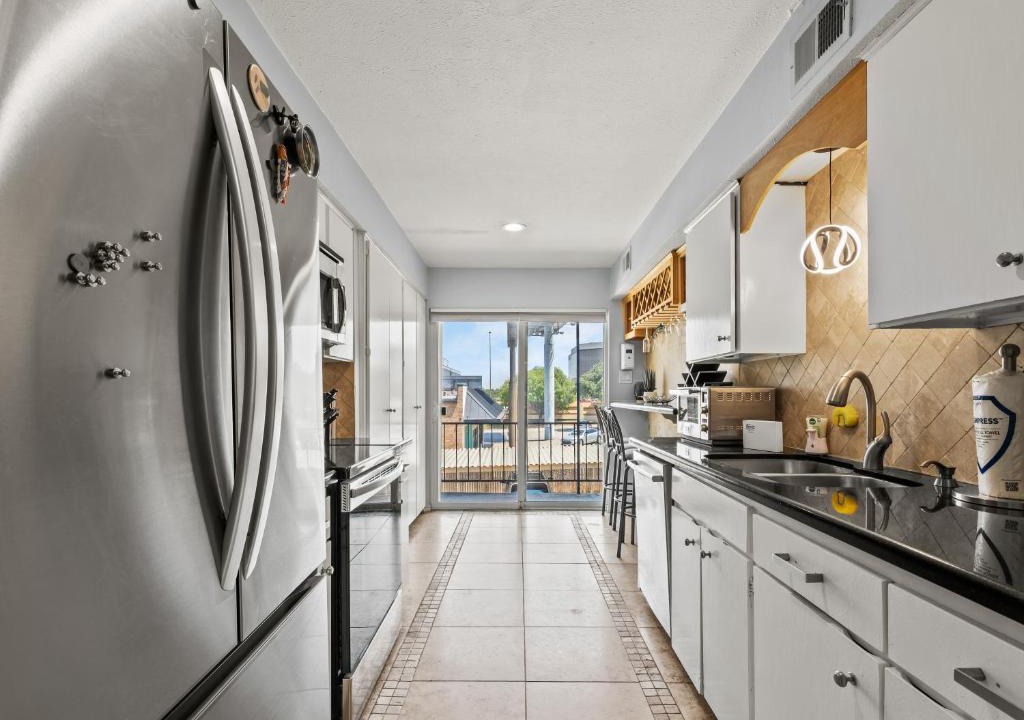 North Dallas Apartment | Spacious Preston Hollow Condo