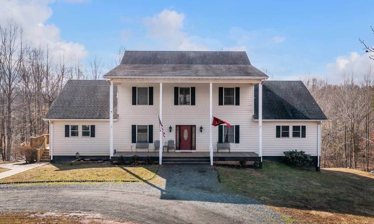 Palmyra House | Spacious & Private Great for Groups &Winery Lovers