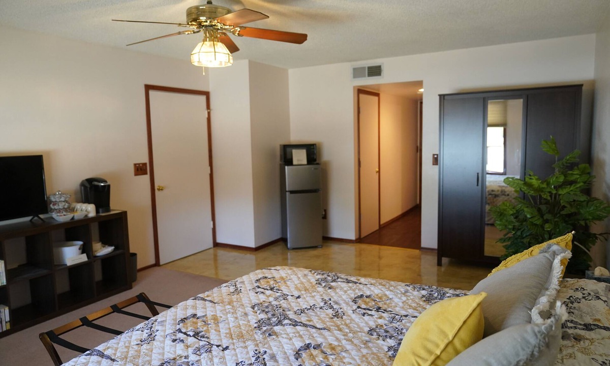 Mesa Bed & Breakfast | Spacious, private, bedroom and private 3/4bath. a simple bed and breakfast