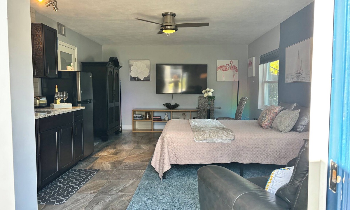 Orlando House | Spacious private studio 8 minutes from downtown orlando