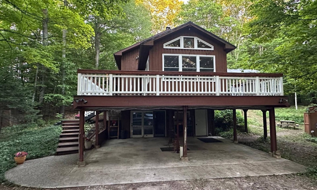 Suttons Bay Ski Chalet | Spacious, Private Suttons Bay Oasis in the Woods