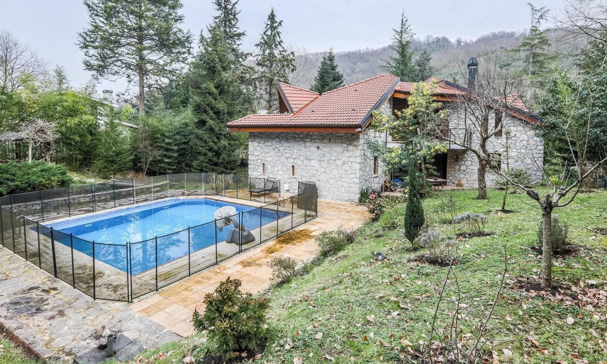 Sariyer Villa | Spacious Private Villa with Pool in Sile