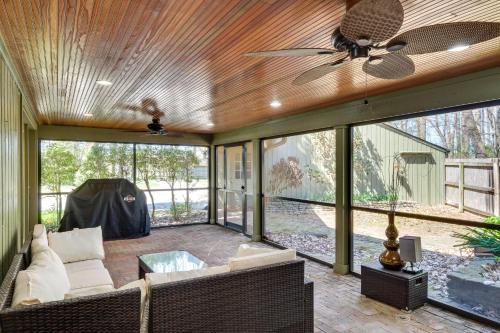 Harrods Creek House | Spacious Prospect Cottage w/Deck & Scenic Views