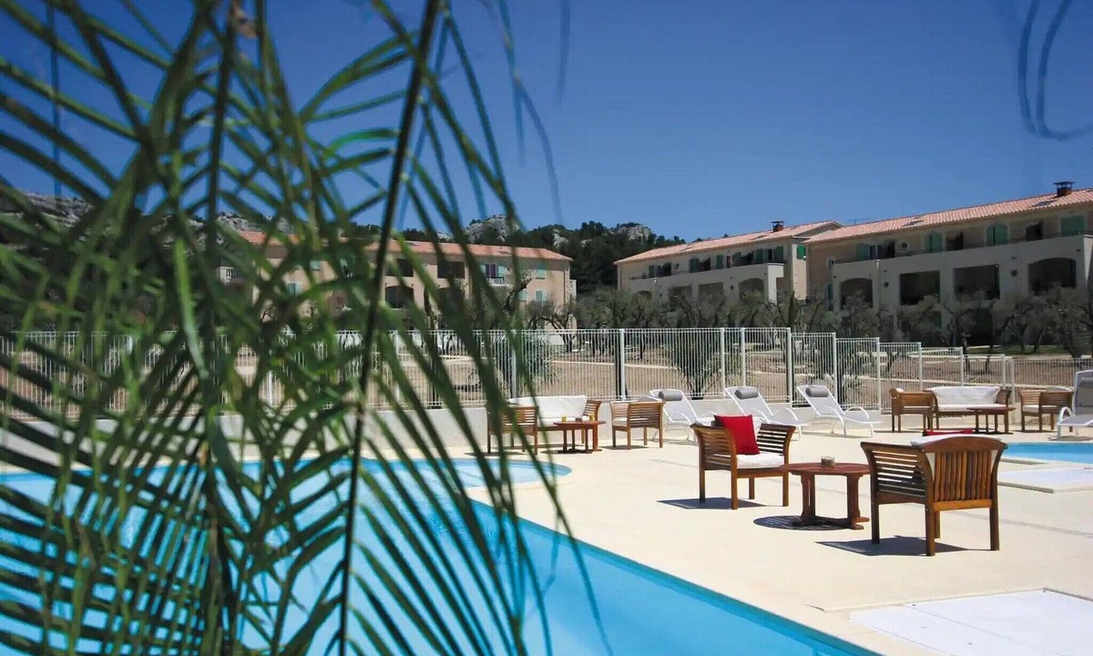 Paradou Apartment | Spacious Provence retreat for 8 guests