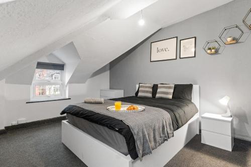 Moseley Apartment | Spacious Quiet - 1 Bedroom Flat