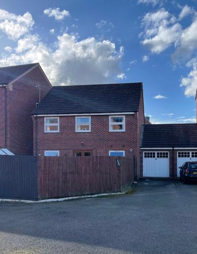 Skegby House | Spacious, Quiet, Sleeps 13, 3 Bathrooms, 2 Parking, Park, KIA1