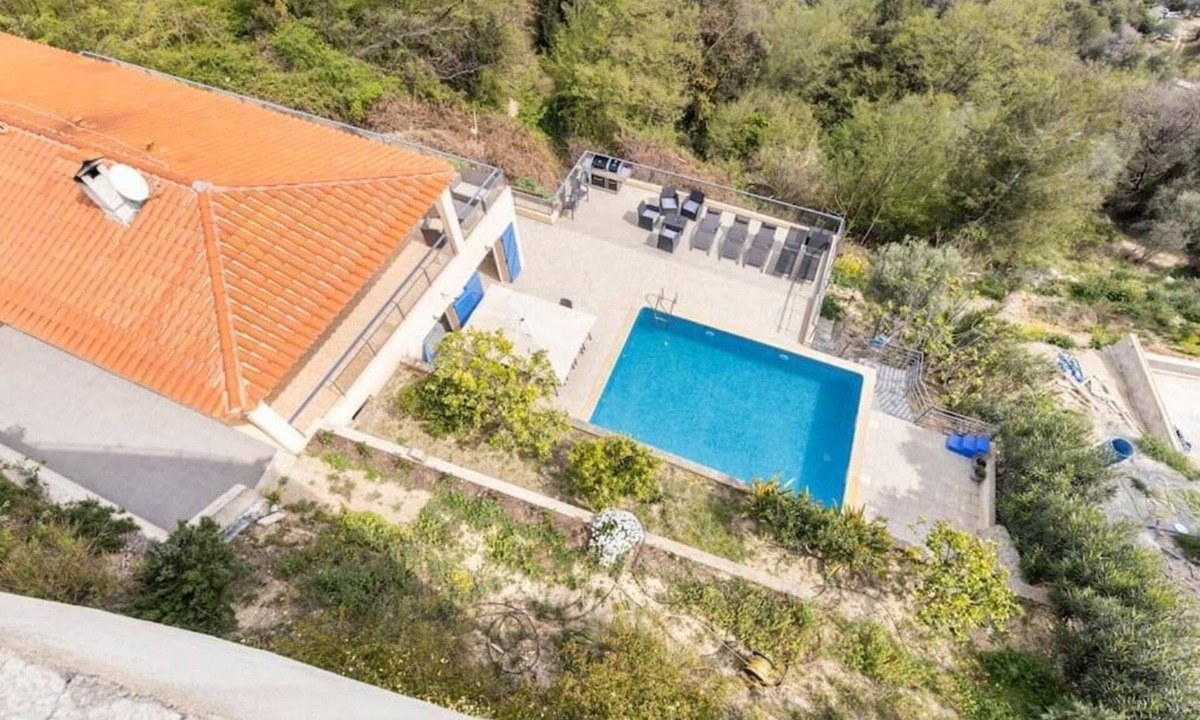 Saint Antoine House | Spacious, quiet Villa Niçoise with swimming pool