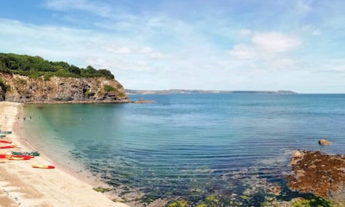 St Austell Condo | Spacious, Quite Spot, Near Charlestown & Beaches
