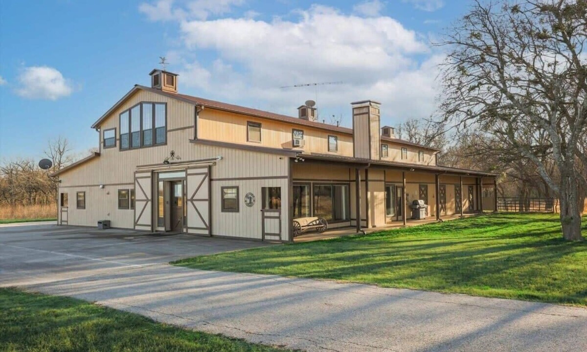 Weston House | Spacious Ranch Style Home w/Cinema Room
