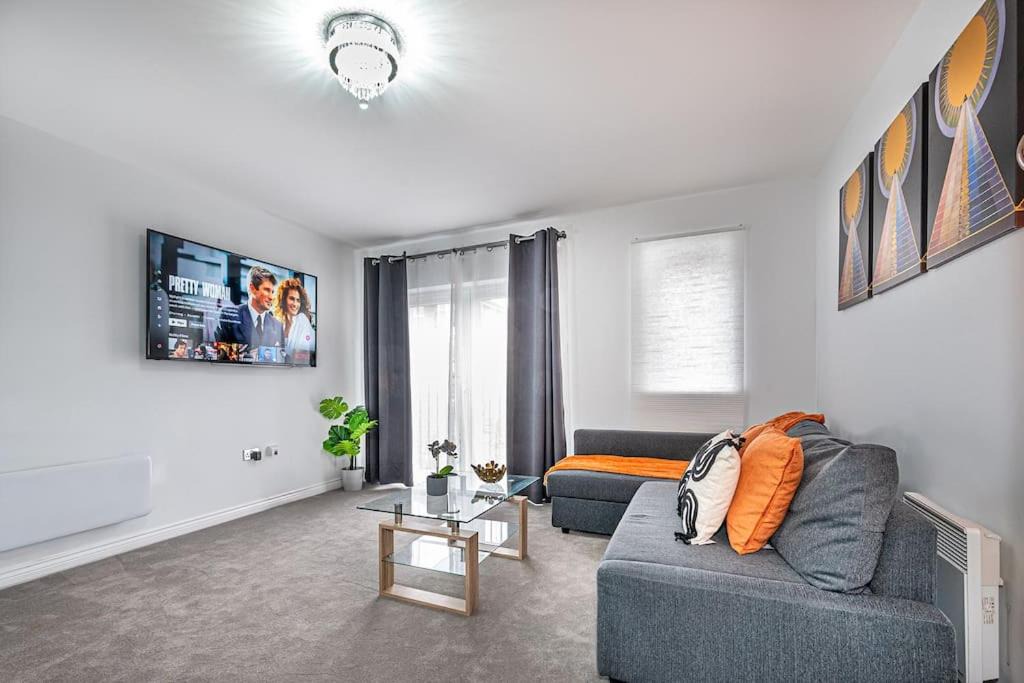 Caversham Apartment | Spacious Reading 2-Bed Apartment & free Parking