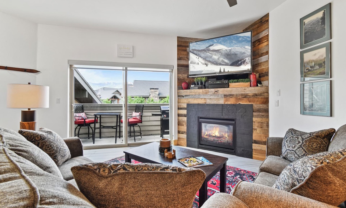 Kimball Junction Condo | Spacious Redstone Condo Sleeps Six! Well equipped kitchen and garage parking!