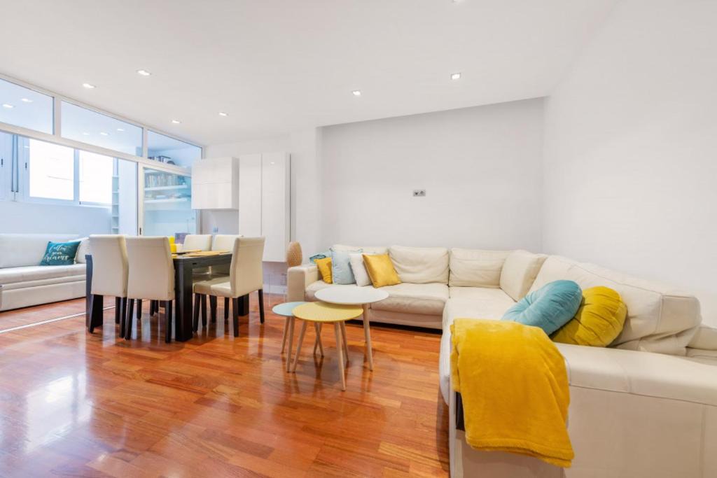 Pacifico Apartment | Spacious Refurbished with Parking-3BD 2BT-Retiro