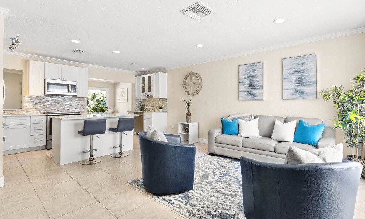 Seminole House | Spacious Relaxing Pool Home Huge Fenced-In Yard