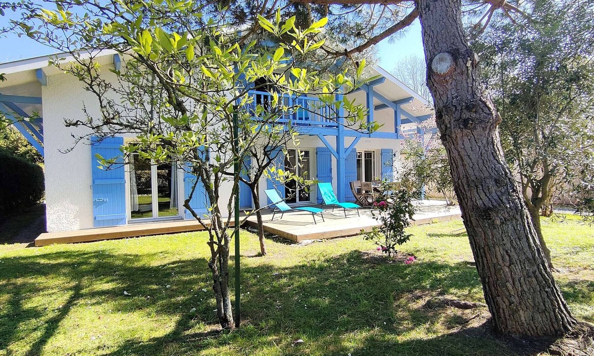 Cap-Ferret Villa | Spacious Renovated Villa in Petit-Piquey with Terrace, Garden, and Close to Beach