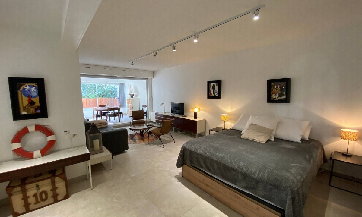 Arcachon Apartment | Spacious renovated studio with terrace and private parking
