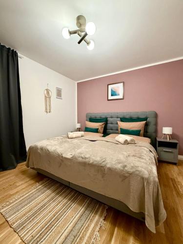 Bayreuth Apartment | Spacious Residenz Platz 2 Apartment in the city centre