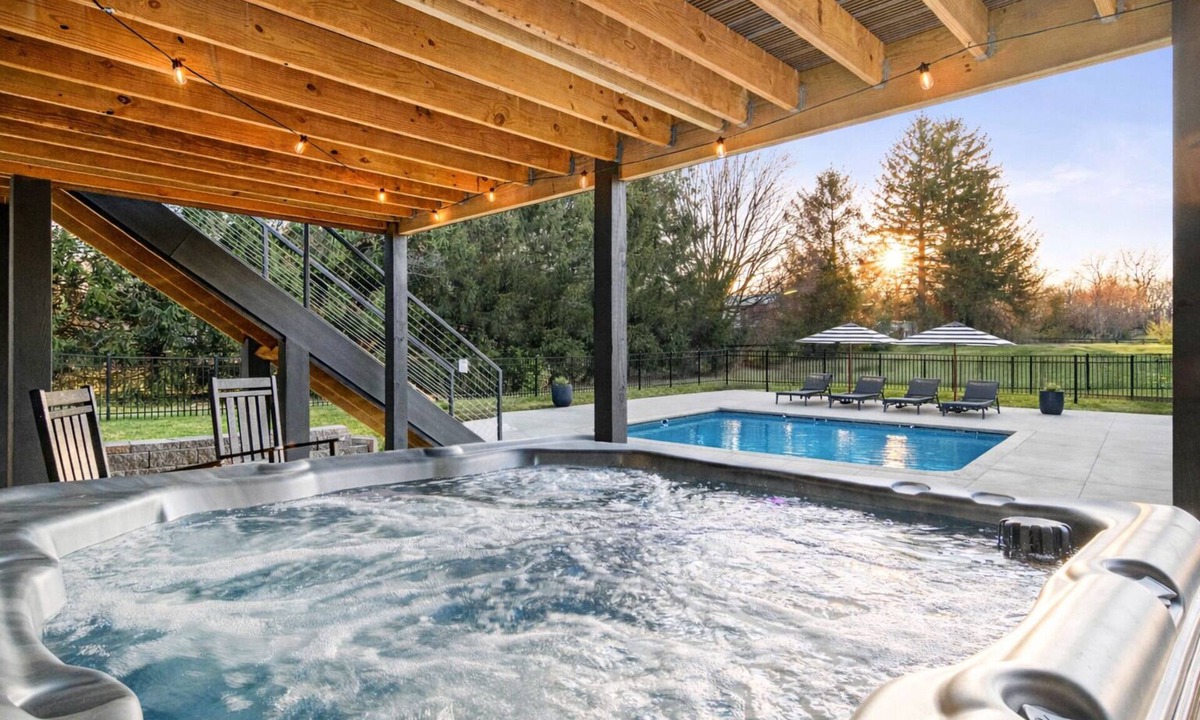 Keene House | Spacious Retreat with Heated Pool-Hot Tub-Games-Bar-Near Keeneland&Bourbon Trail
