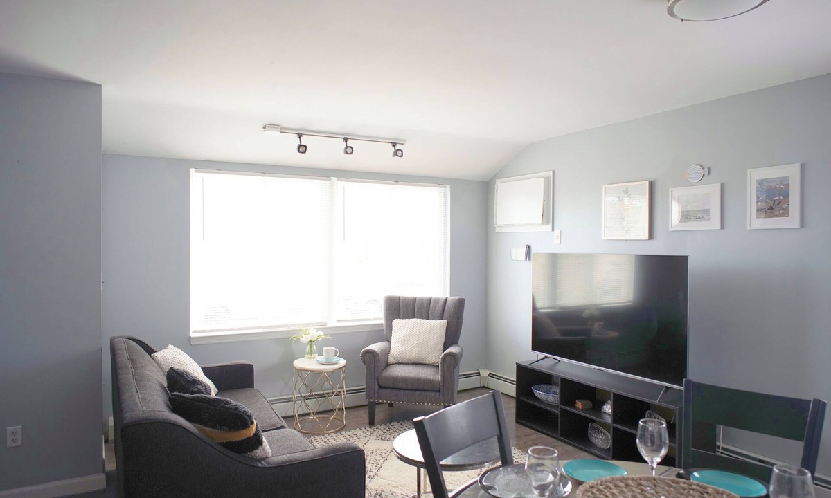 Queens Apartment | Spacious Rockaway Retreat Surf & WFH-Ready3-BR apartment in charming Queens