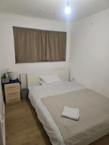 Stratford House | Spacious room