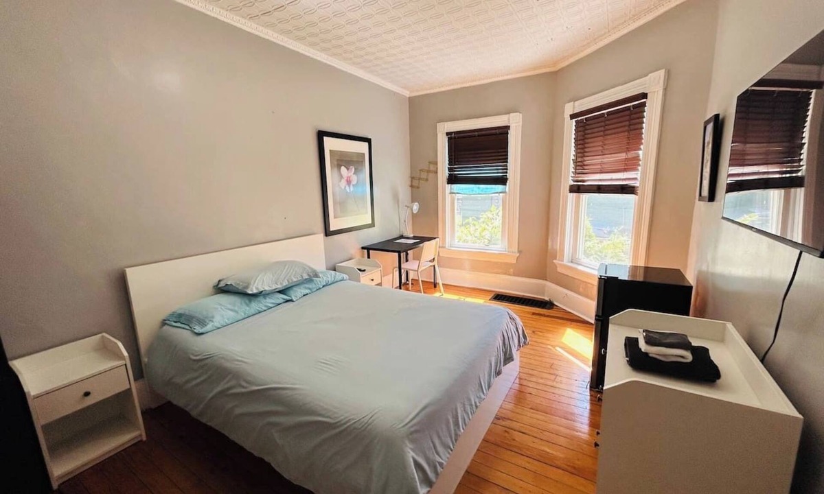 Federal Hill House | Spacious room in Federal Hill near Downtown