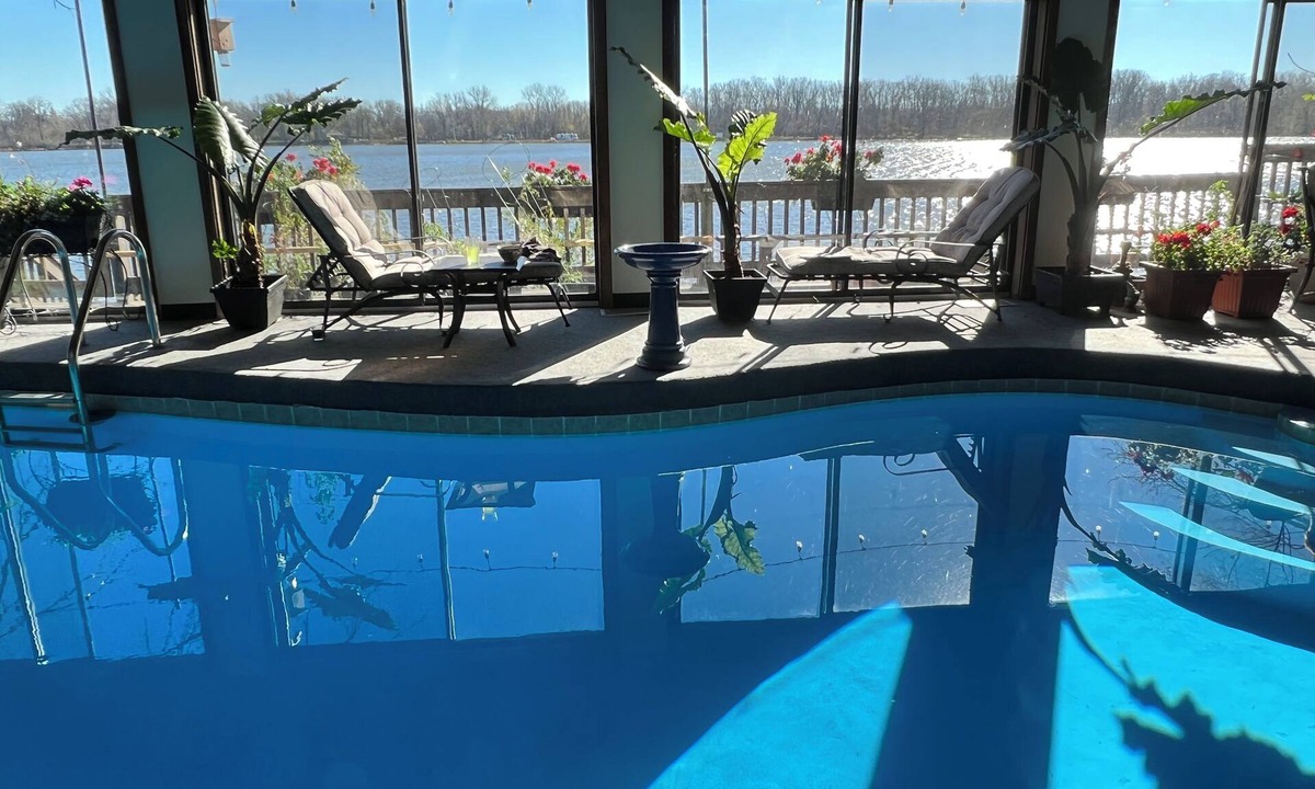 Colton House | Spacious room in Tudor home overlooking the Maumee river near Metro Parks. Wifi