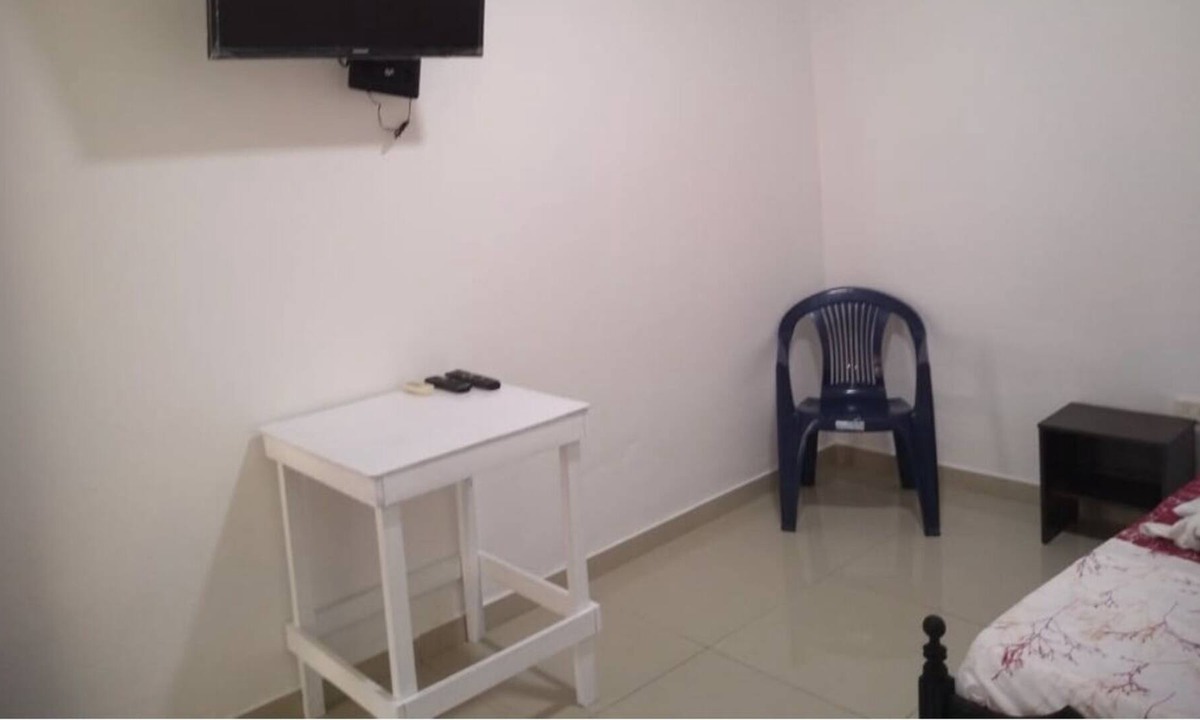 Sur Oriente House | Spacious room with air conditioning and private bathroom