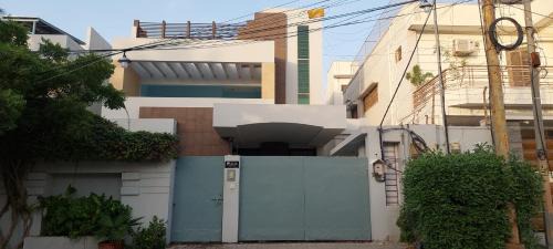 Gulshan-e-Iqbal House | Spacious Rooms on 1st Floor Gulshan e Iqbal BLK7