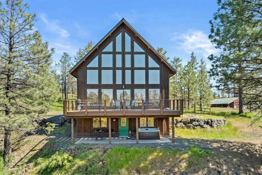 Cheney Cabin | Spacious Rustic Cabin Rental with a Hot Tub in Cheney, Washington