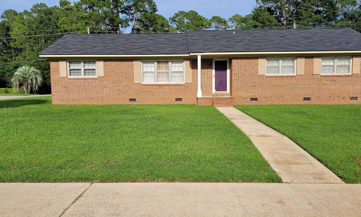 Albany House | SPACIOUS SAFE LONG TERM STAY HOME CLOSE TO HOSPITAL, MALL, & RESTAURANTS!