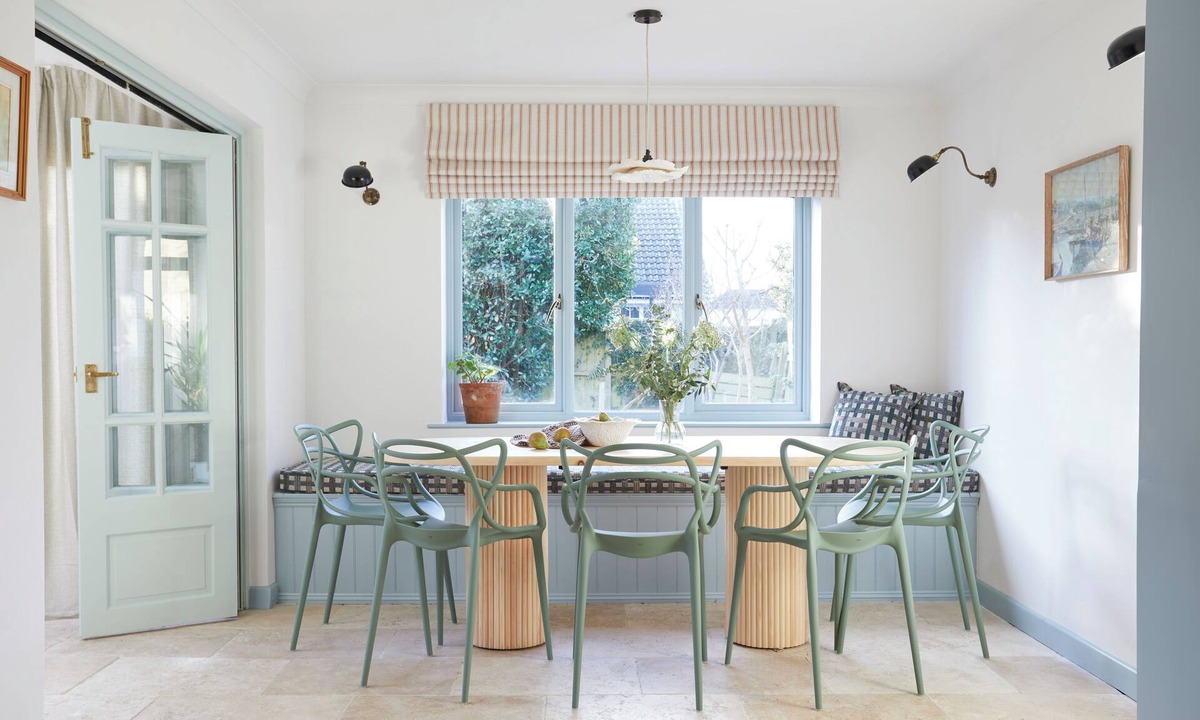 Nettlestone House | Spacious seaside home, stroll to the beach! A perfect Isle of Wight getaway.