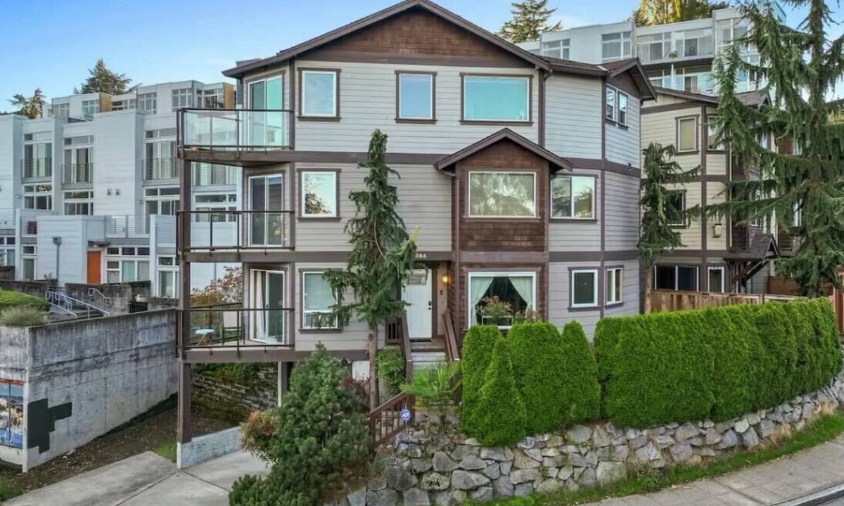 East Queen Anne House | Spacious Seattle Retreat - Sleeps 17 Great For Groups!