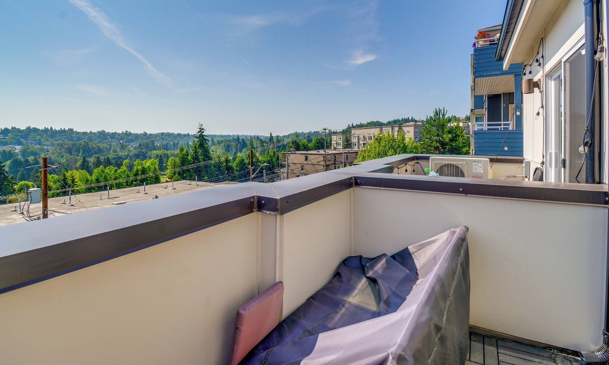 Fairmount Park House | Spacious Seattle Vacation Rental w/ Rooftop Patio!