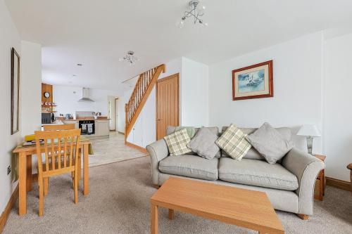 Chinnor House | Spacious Self Contained Annexe with Parking - Pass the Keys