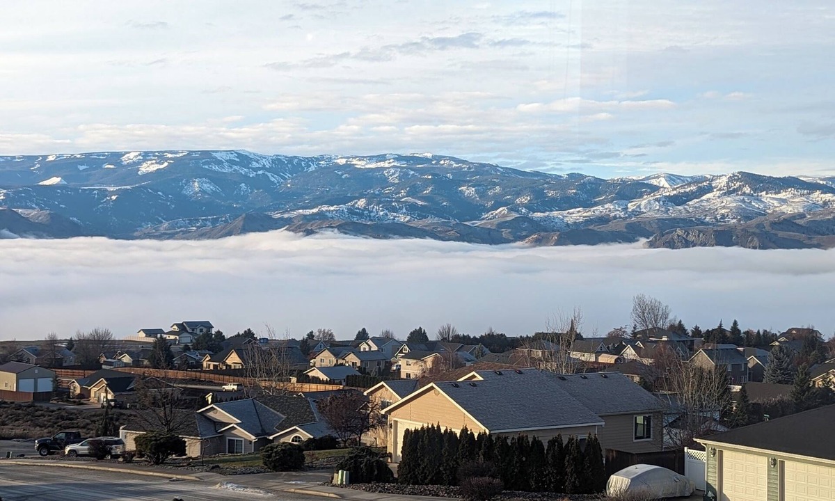 East Wenatchee House | Spacious & Serene Mountain View Getaway, Family Friendly, EV Car Charger!
