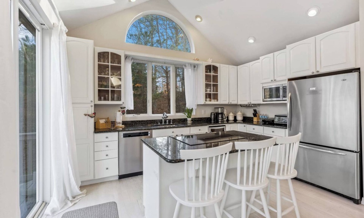 Hampton Bays House | Spacious Serene Woodland Home Near the Beach