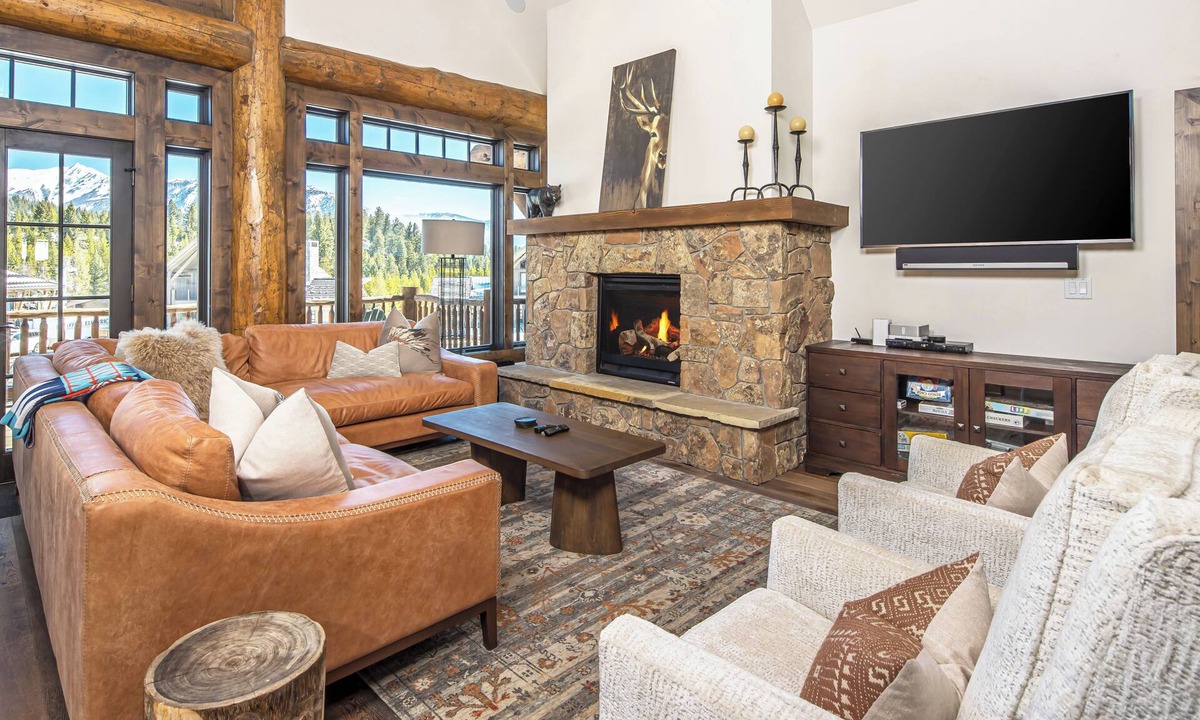 Spanish Peaks House | Spacious Settlement Cabin with Ski Access & Hot Tub
