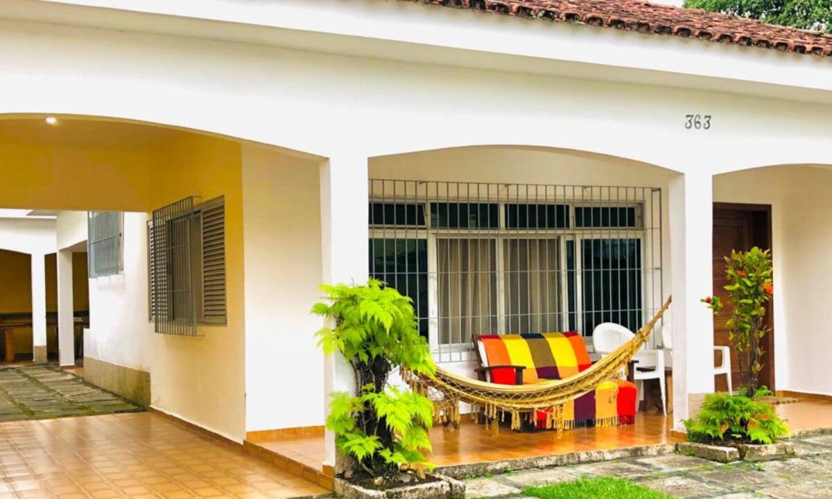 Centro House | Spacious single storey house, Bertioga, close to the beach (we accept pets)