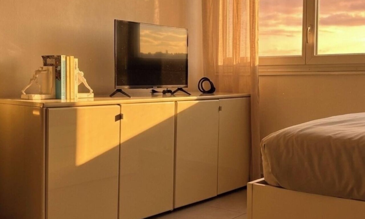 Dardilly Apartment | Spacious studio apartment near Porte de Lyon in the TECHLID area + parking, Wi-Fi