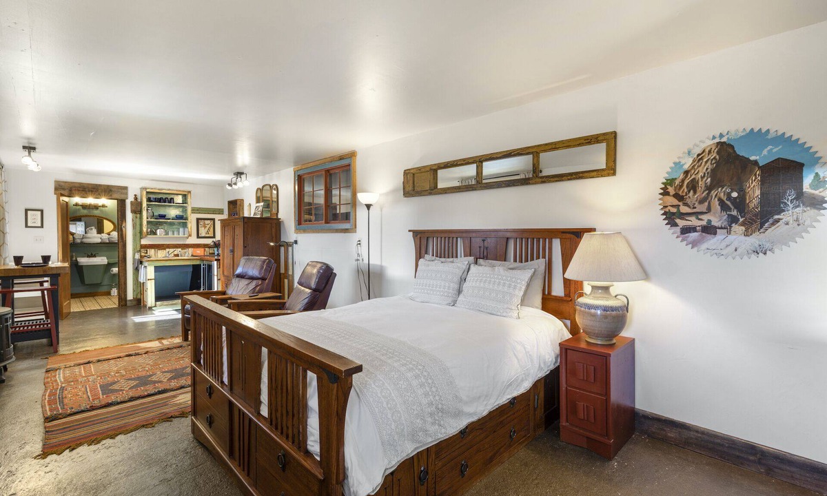Creede Apartment | Spacious Studio Apartment - Walkable to Historic Downtown Creede