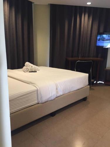 Downtown Apartment | Spacious Studio Apartment B203