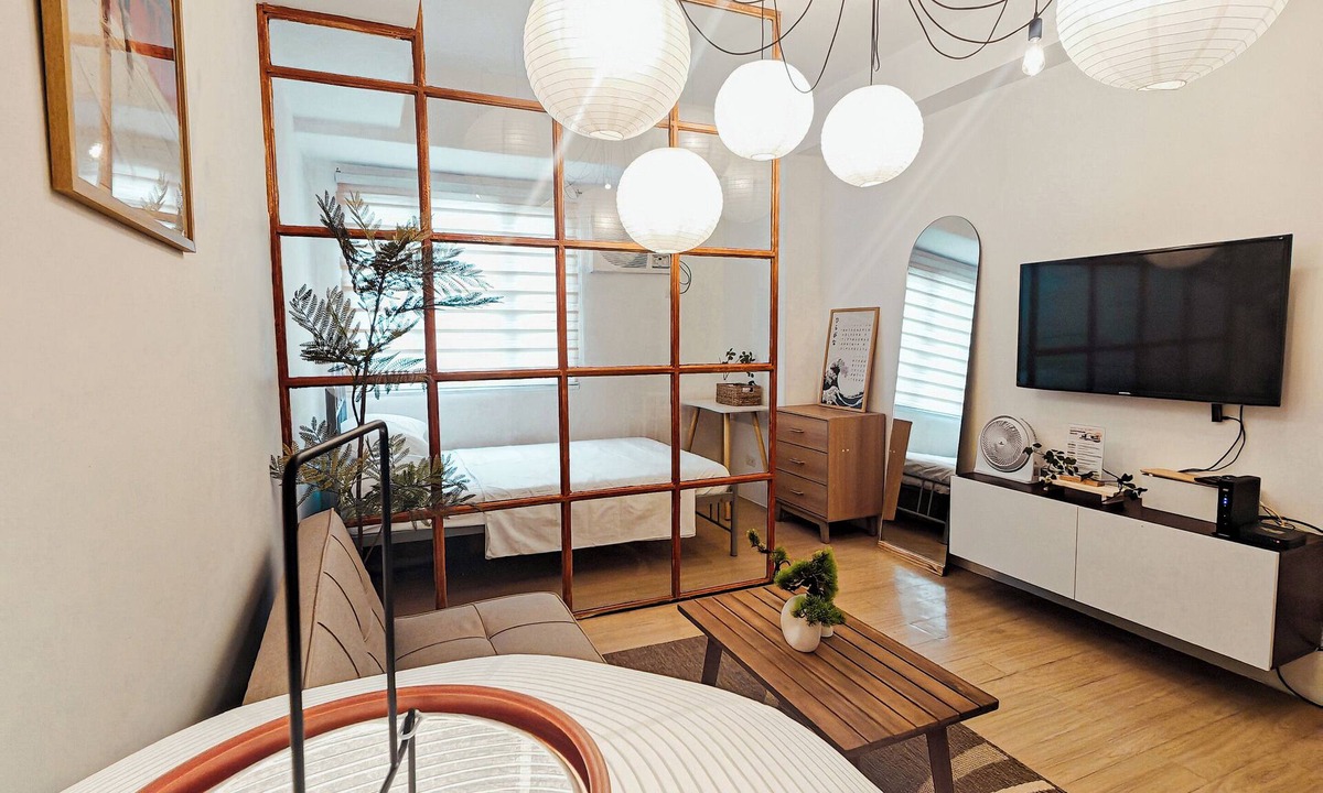 Diliman Condo | Spacious studio in Quezon City with AC, WiFi & Coffee + Sofabed