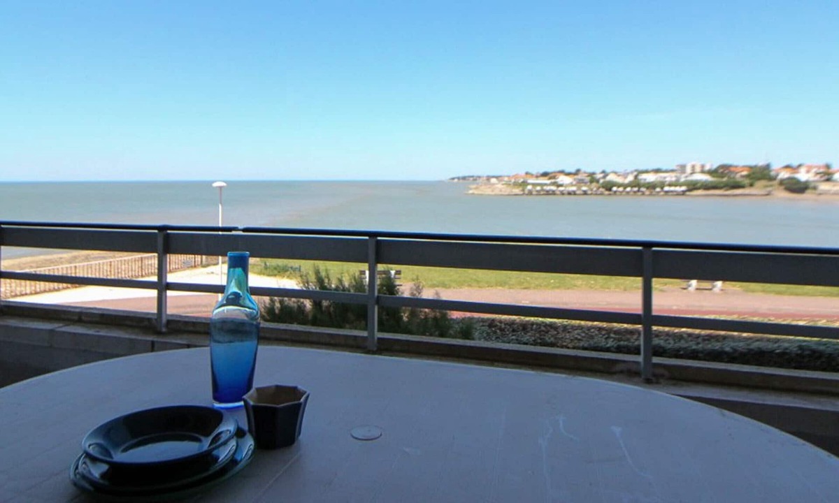 Pontaillac Apartment | Spacious studio sea view with terrace and pets allowed