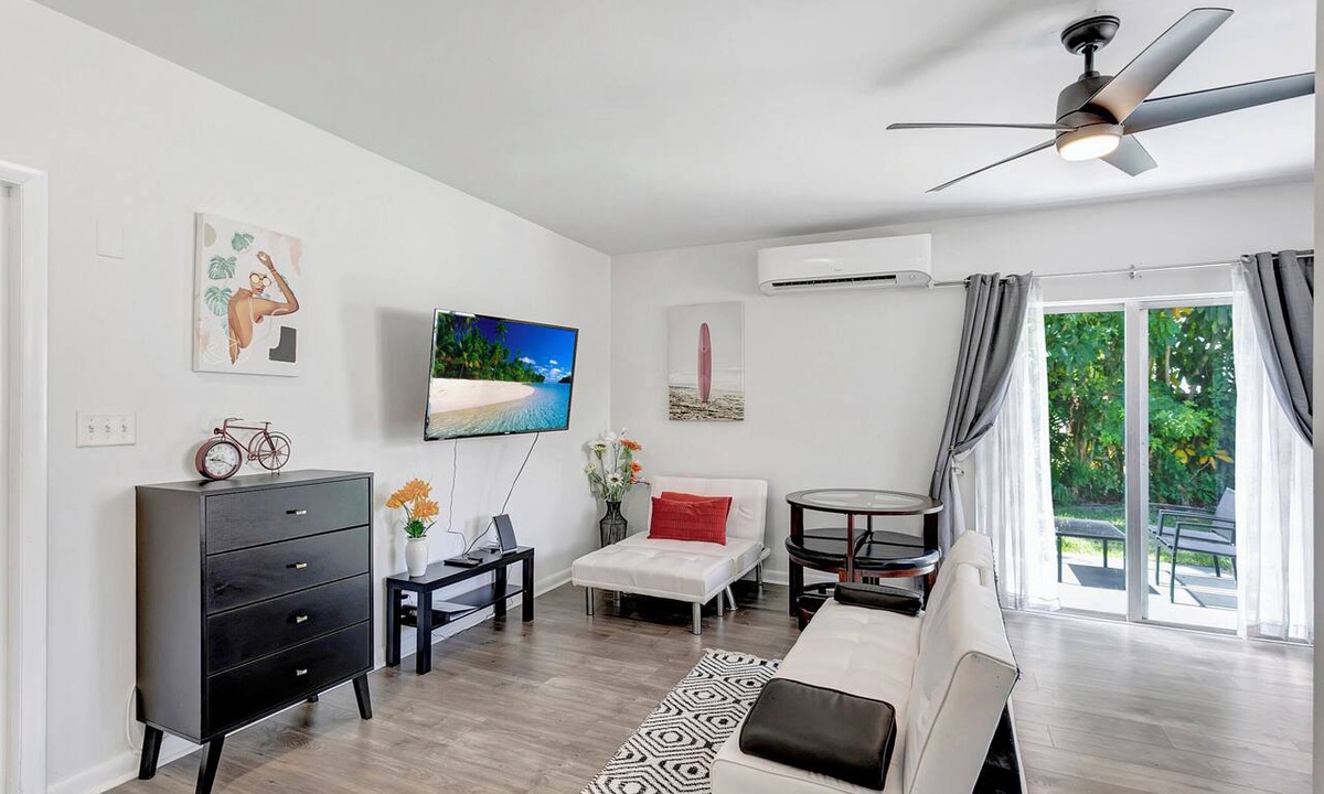 La Hacienda Apartment | SPACIOUS STUDIO, WASHER/DRYER, BACK YARD, BBQ